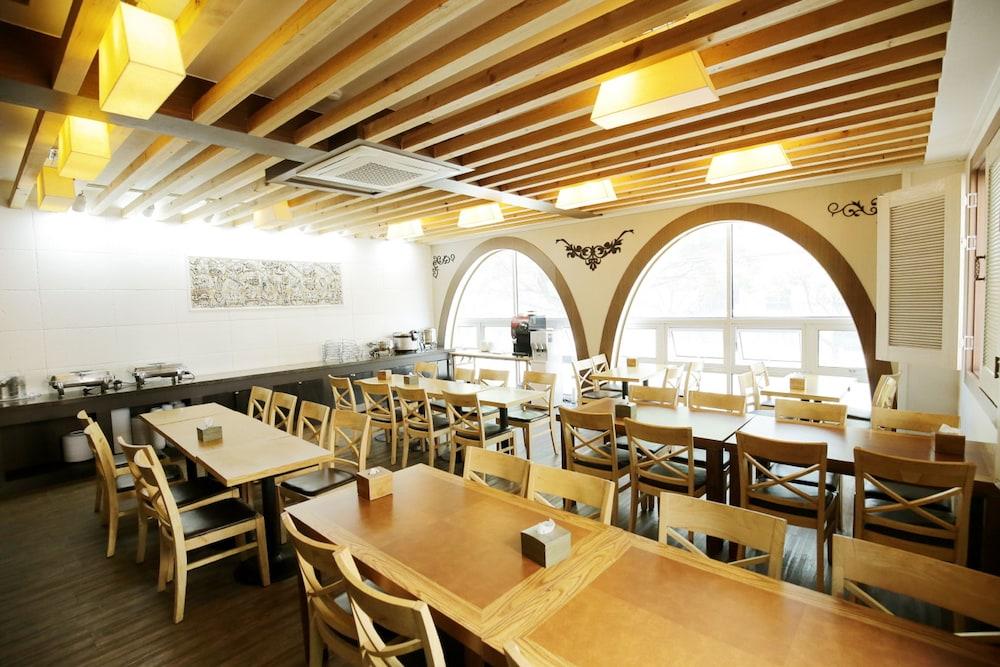 Jeju Airport Hotel מראה חיצוני תמונה
