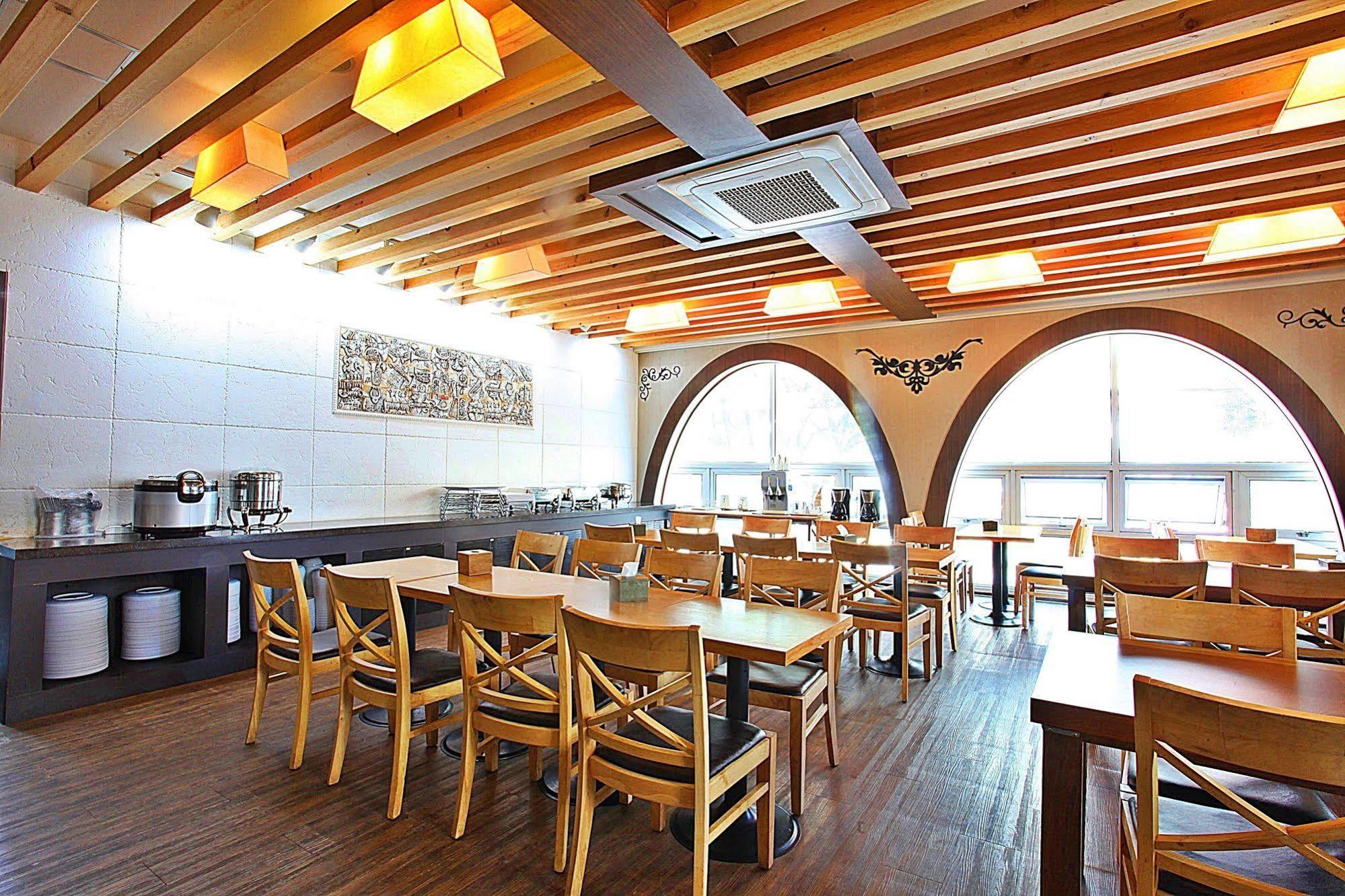 Jeju Airport Hotel מראה חיצוני תמונה