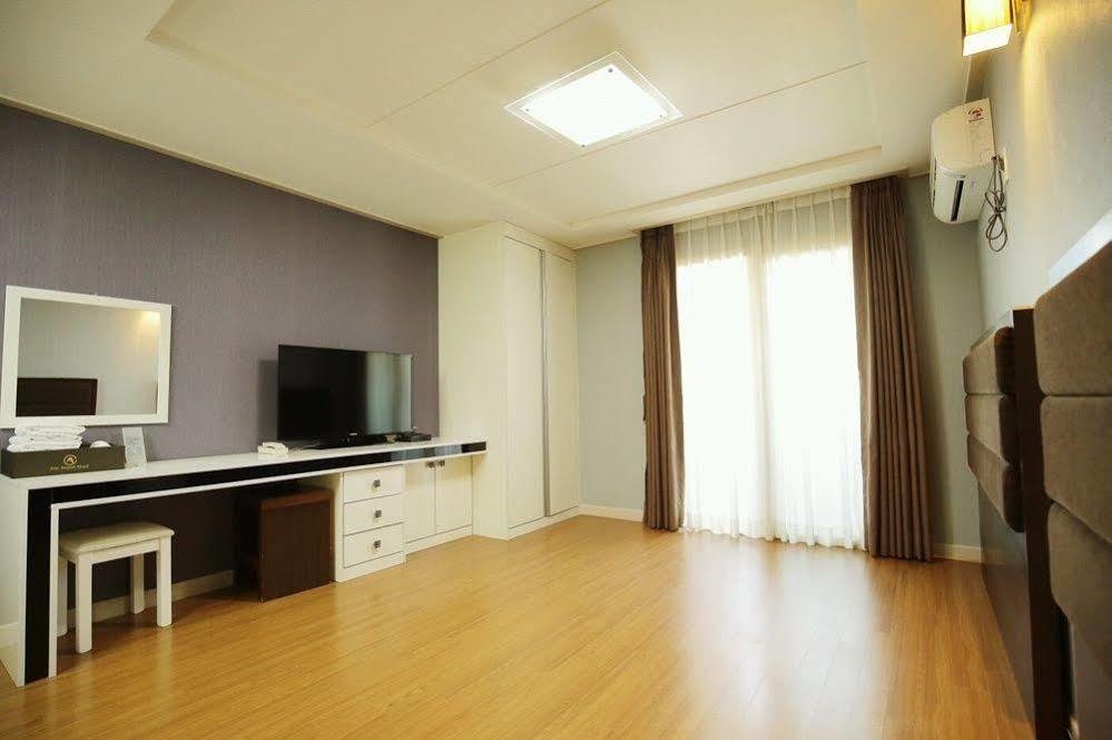 Jeju Airport Hotel מראה חיצוני תמונה