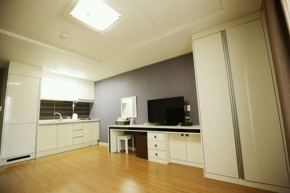 Jeju Airport Hotel מראה חיצוני תמונה